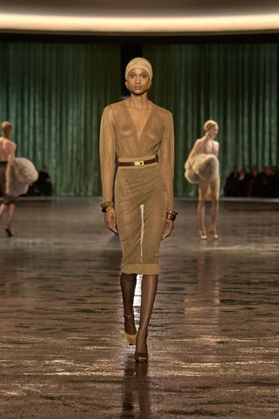 Look 43